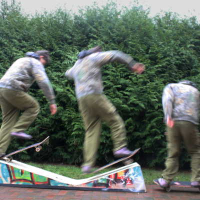 Multi-use skate ledge